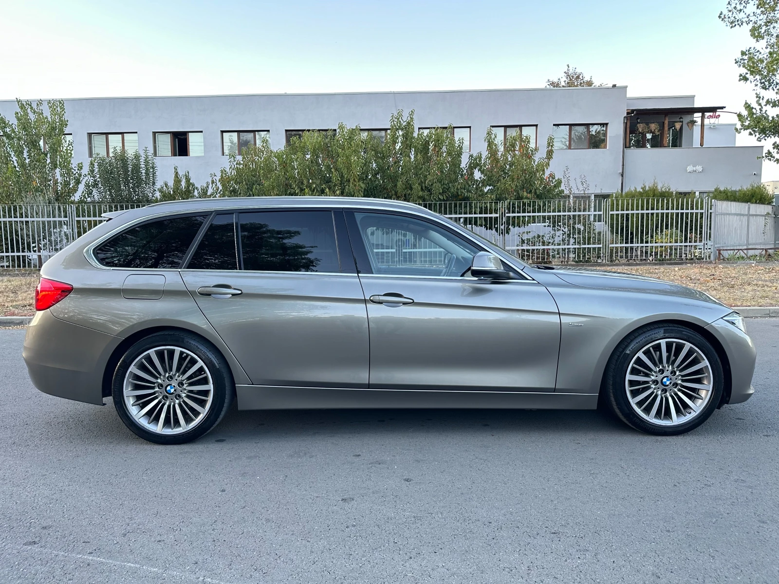 BMW 320 d X-DRIVE 190к.с FACALIFT LUXURY - изображение 4