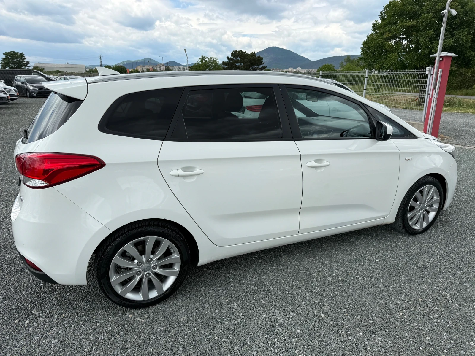 Kia Carens (KATO НОВА)^(7-МЕСТЕН) - изображение 5