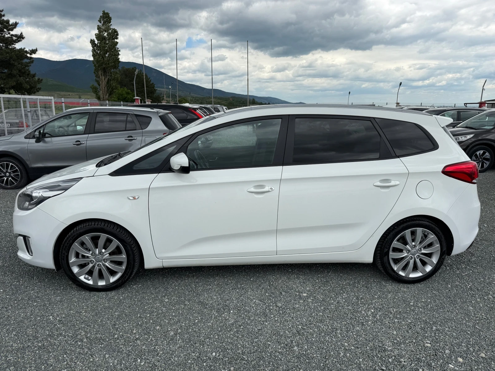 Kia Carens (KATO НОВА)^(7-МЕСТЕН) - изображение 9