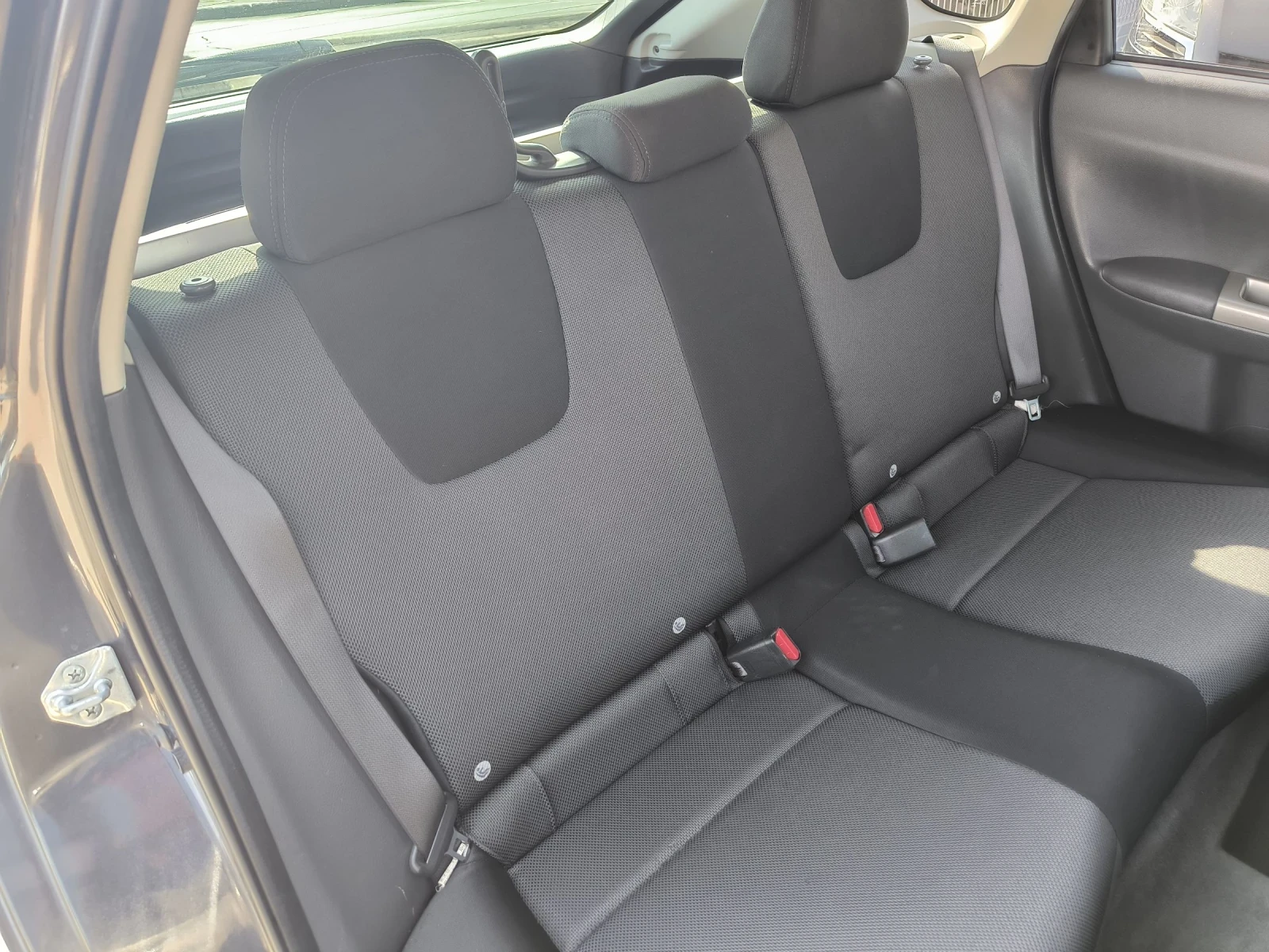 Subaru Impreza 2.0i automatic  | Mobile.bg — изображение 11