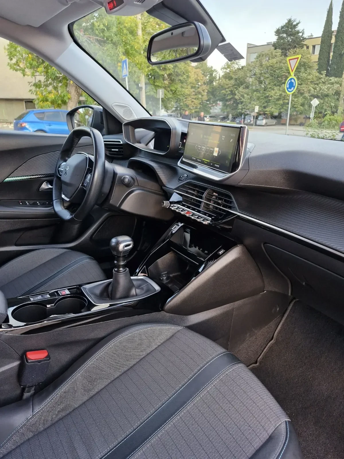 Peugeot 2008 1.5 HDi ALLURE  - изображение 10