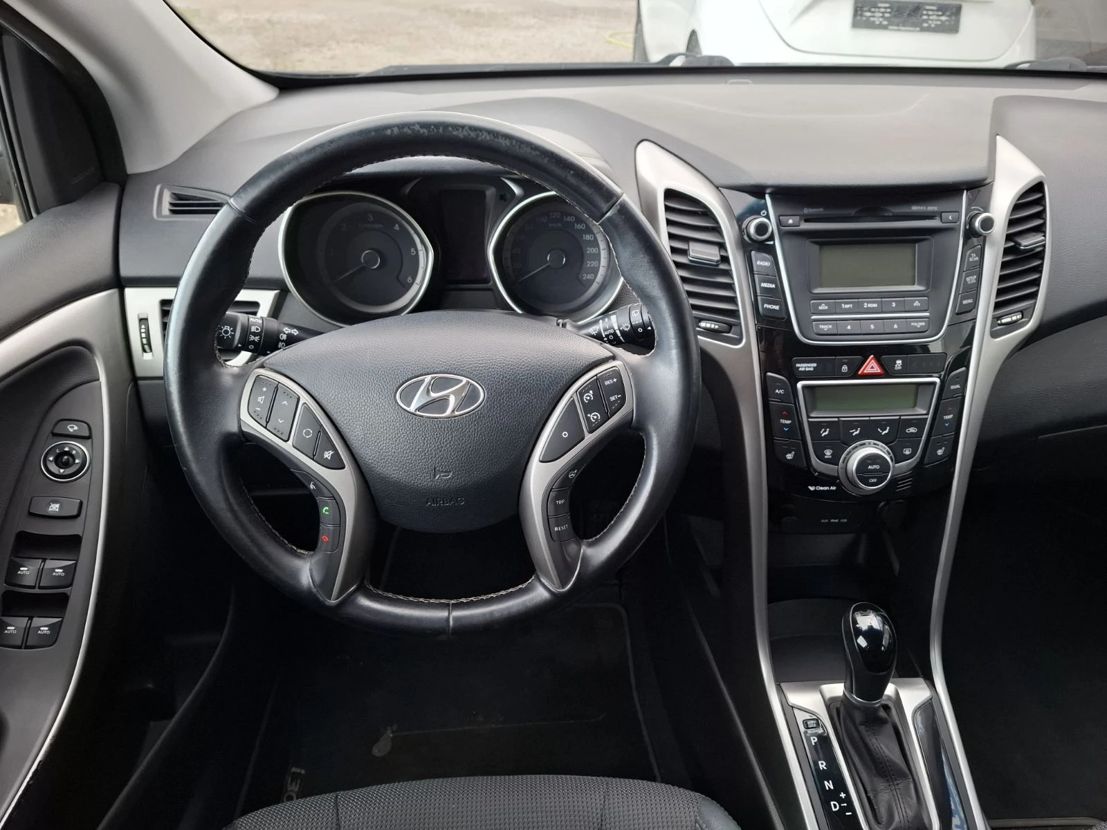 Hyundai I30 1.6CRDi AВТОМАТИК ЕURO5b - изображение 9