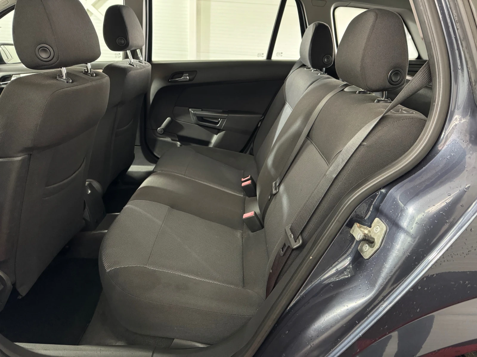 Opel Astra 1.7 CDTI , снимка 13 - Автомобили и джипове - 53707111