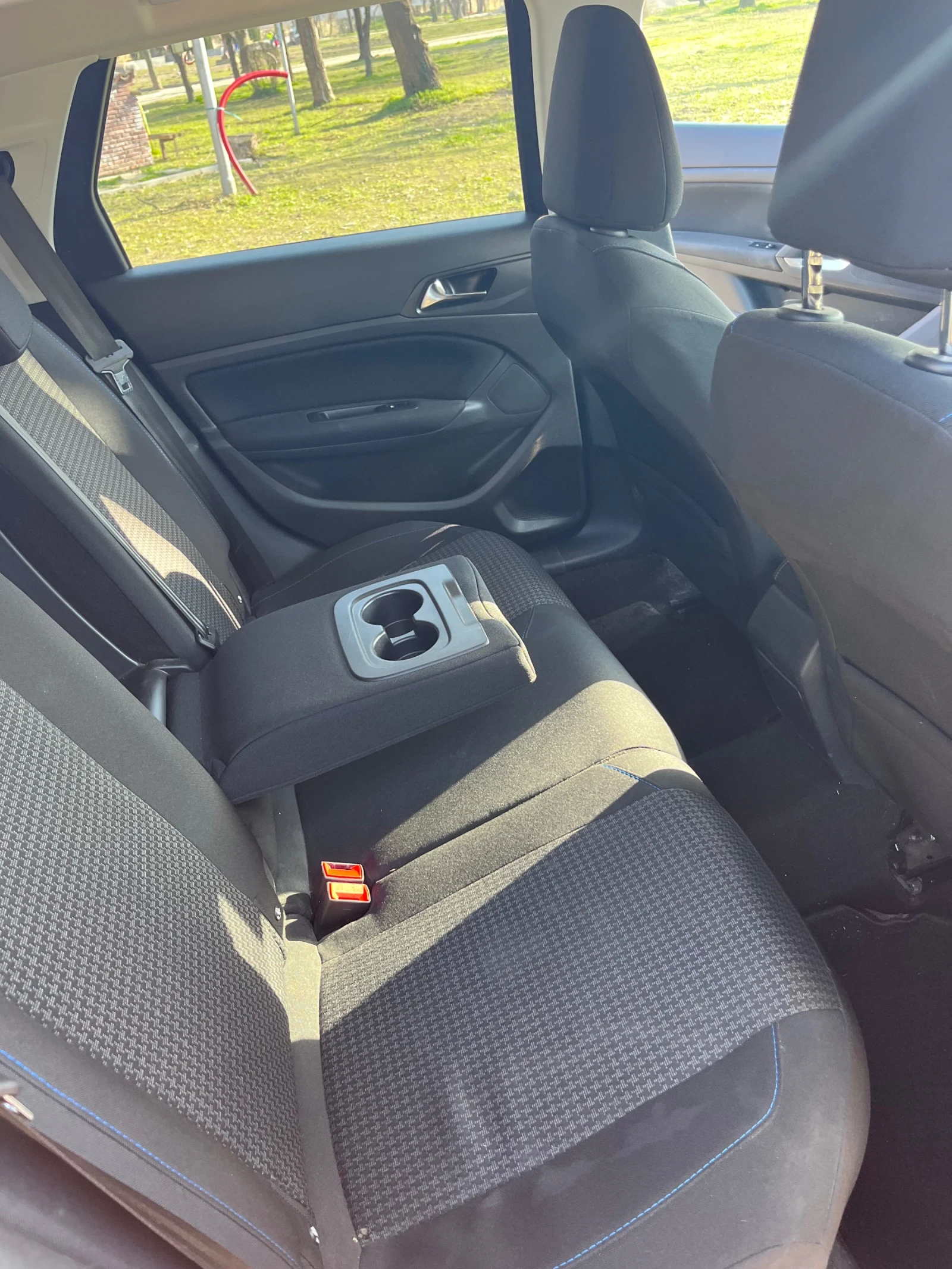 Peugeot 308 1.2i, снимка 11 - Автомобили и джипове - 53880312