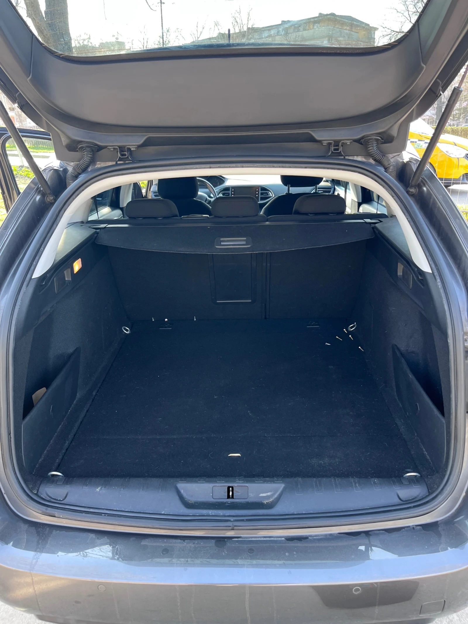 Peugeot 308 1.2i, снимка 10 - Автомобили и джипове - 53880312