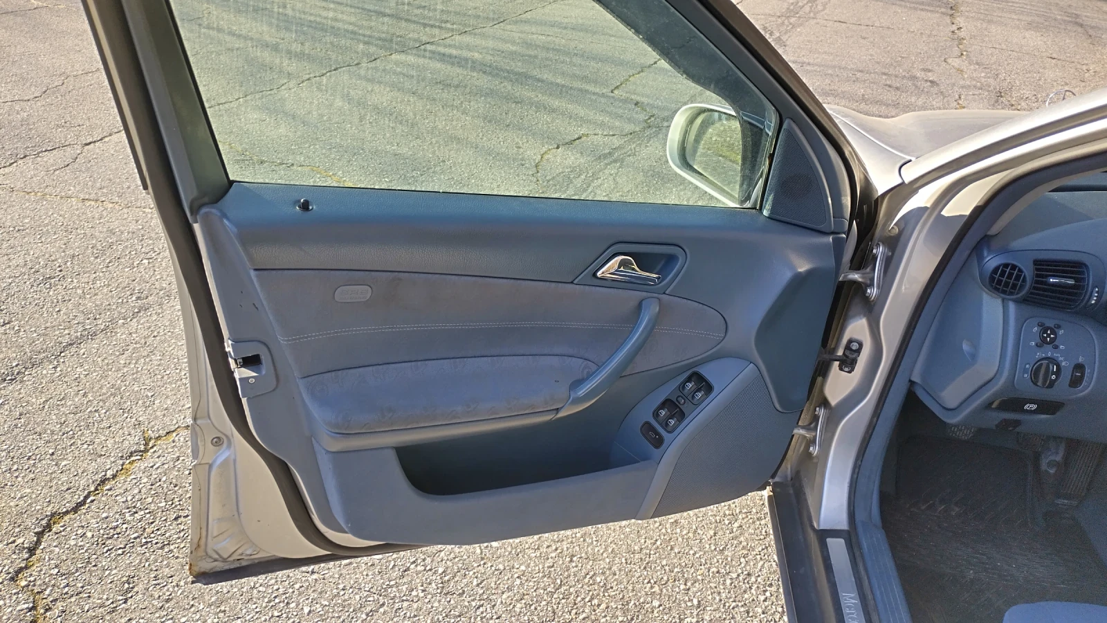 Mercedes-Benz C 180 W203, снимка 8 - Автомобили и джипове - 54250458