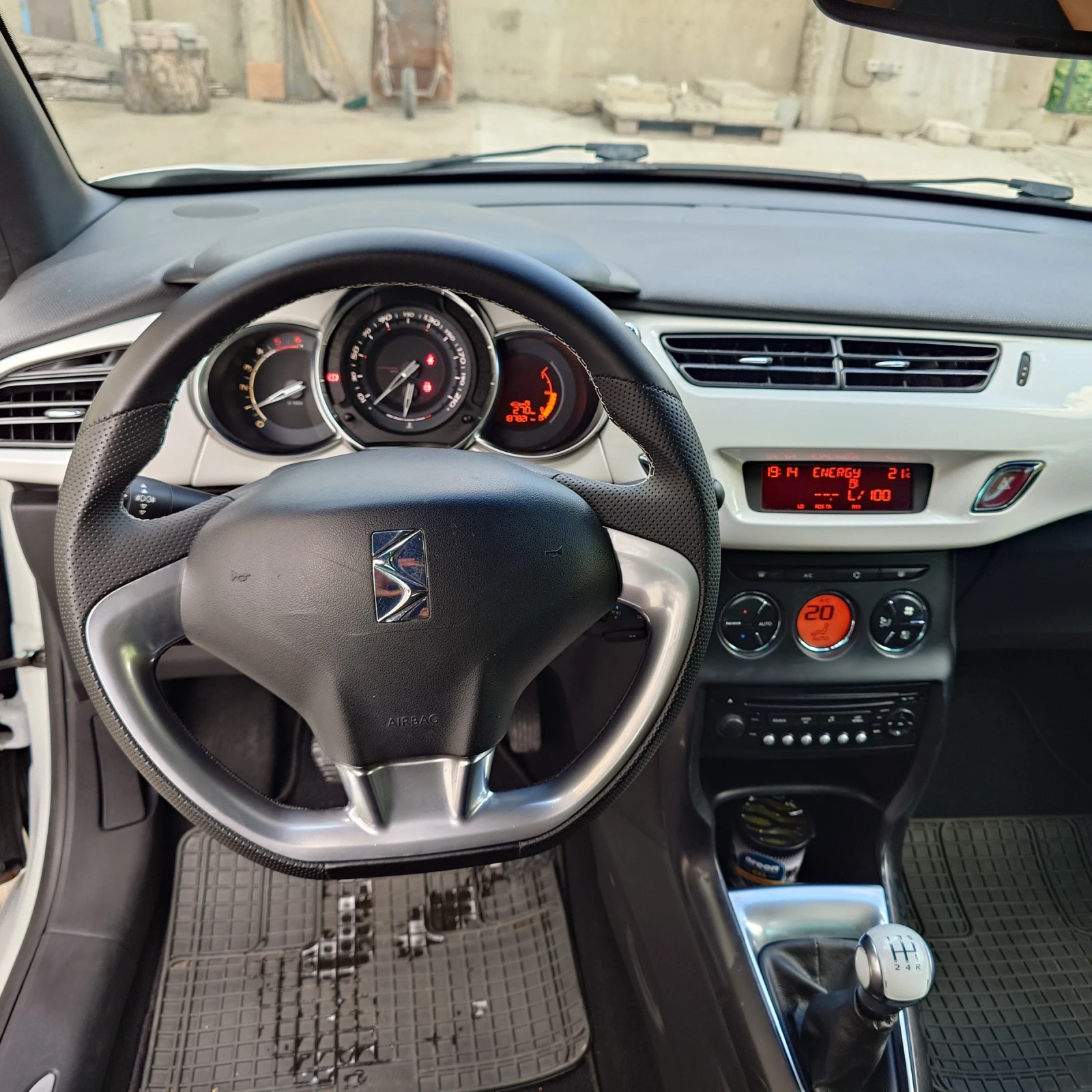 Citroen DS3 1.6HDI 92 Обслужен, снимка 6 - Автомобили и джипове - 54811574