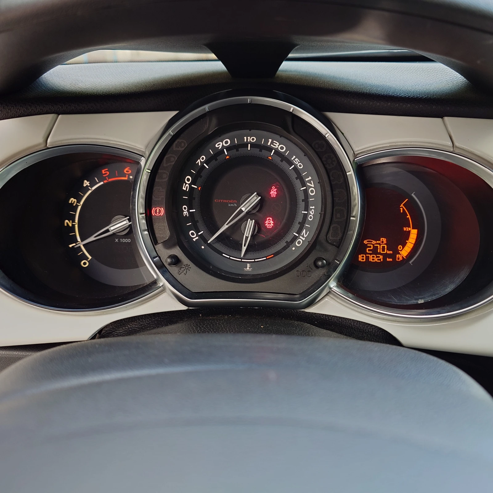 Citroen DS3 1.6HDI 92 Обслужен, снимка 7 - Автомобили и джипове - 54811574