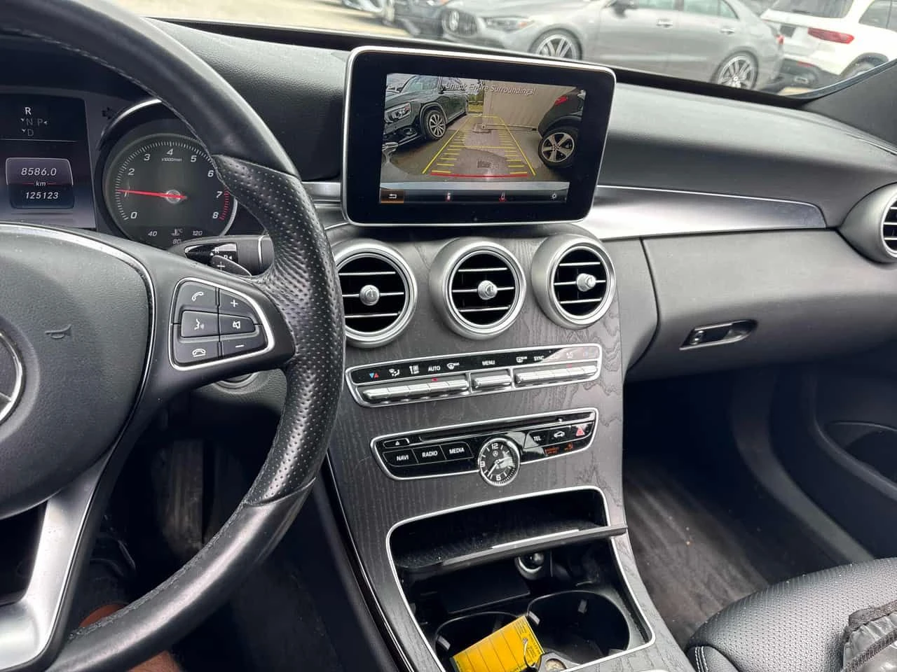 Mercedes-Benz C 300 * ГЛАВНО ПРЕДСТАВИТЕЛСТВО НА MERCEDES-BENZ, снимка 9 - Автомобили и джипове - 54975350