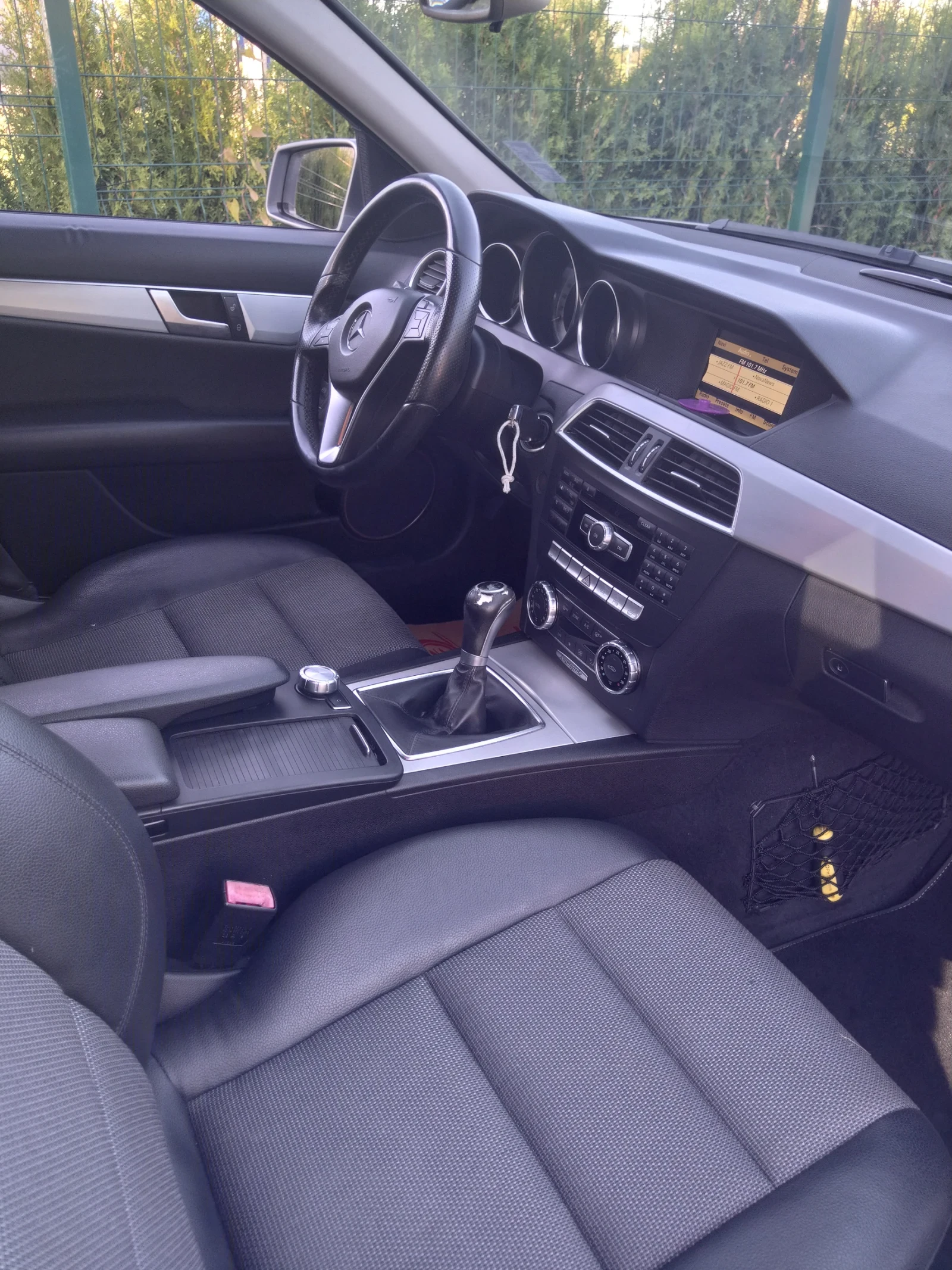 Mercedes-Benz C 180 Фейслифт, снимка 10 - Автомобили и джипове - 55656389