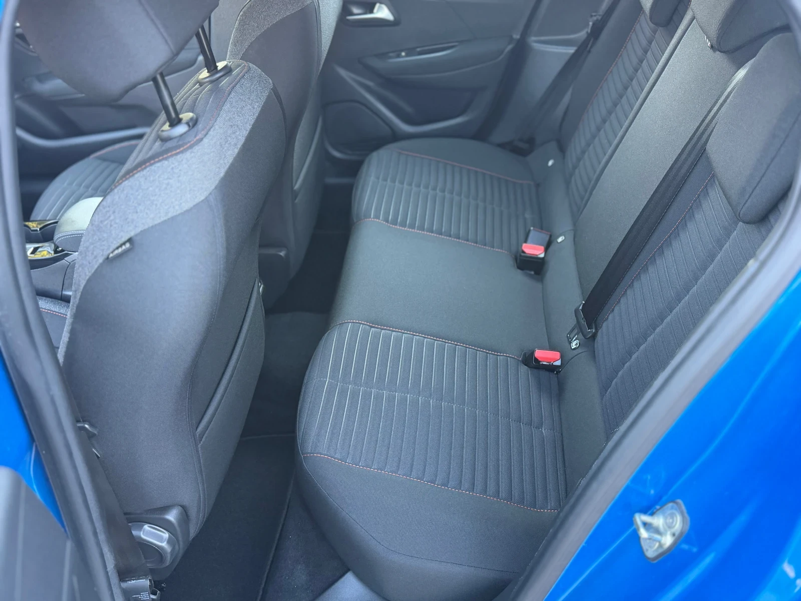 Peugeot 208 Electric drive, снимка 11 - Автомобили и джипове - 55421084