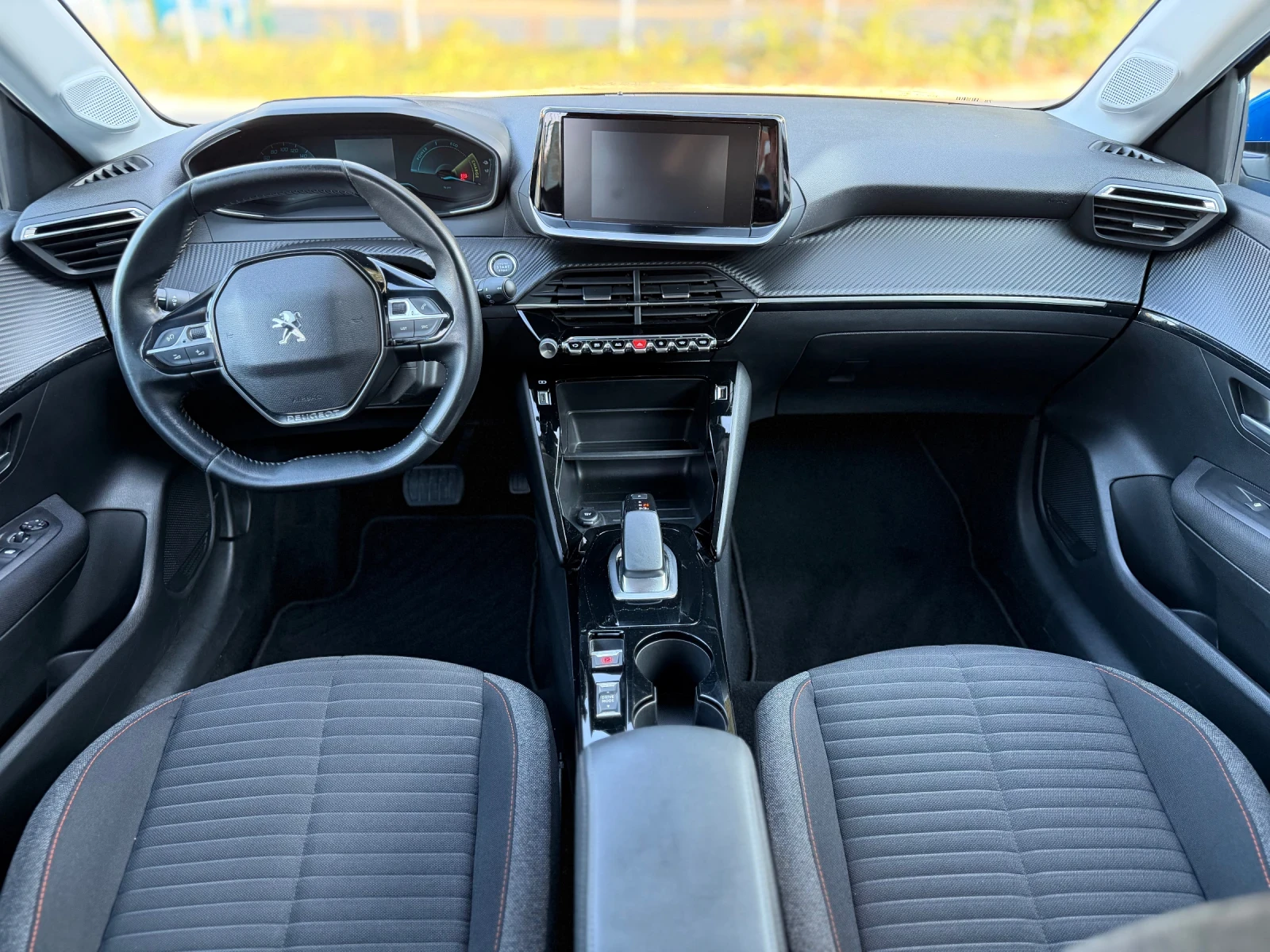 Peugeot 208 Electric drive, снимка 12 - Автомобили и джипове - 55421084