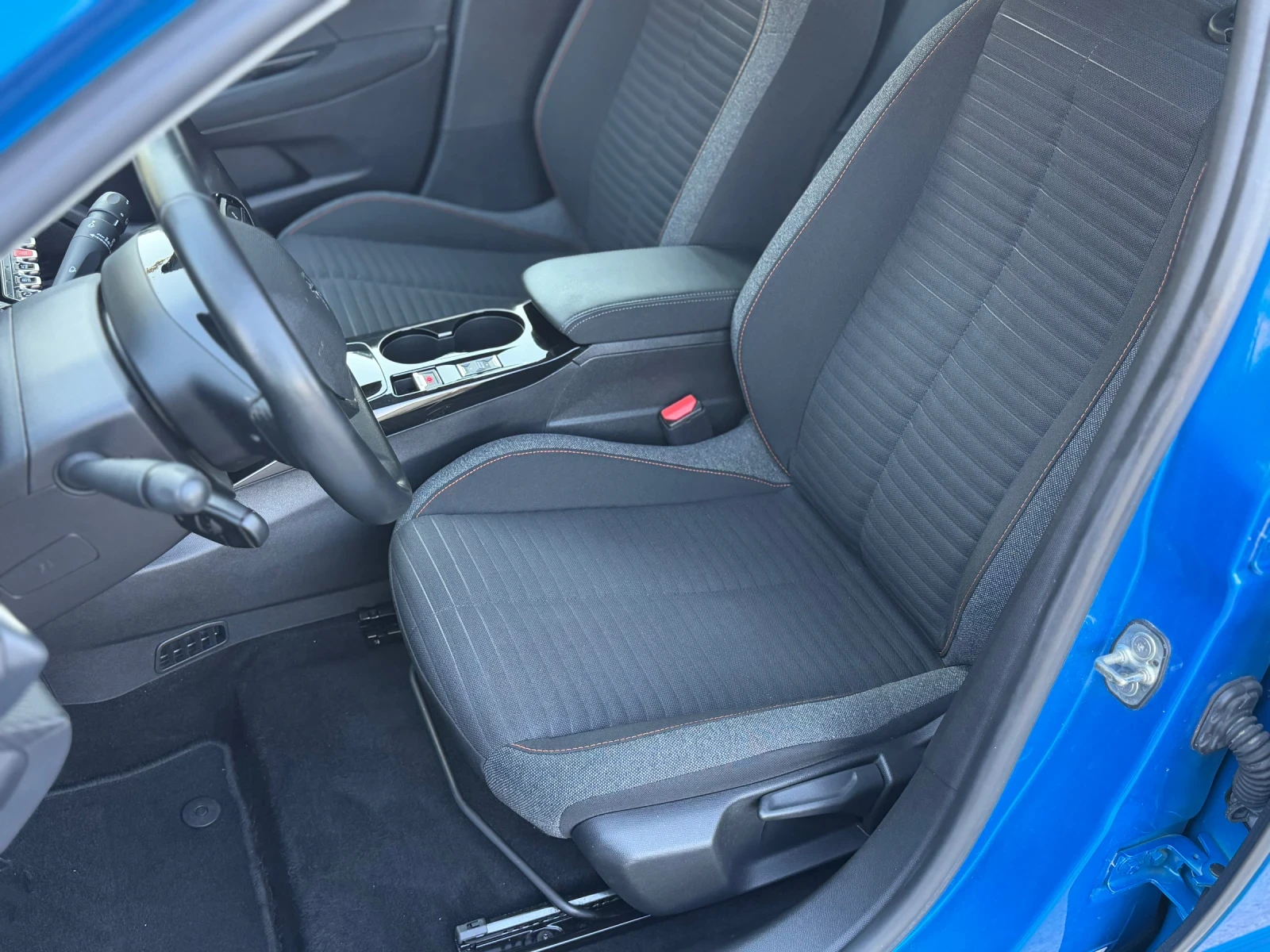 Peugeot 208 Electric drive, снимка 10 - Автомобили и джипове - 55421084