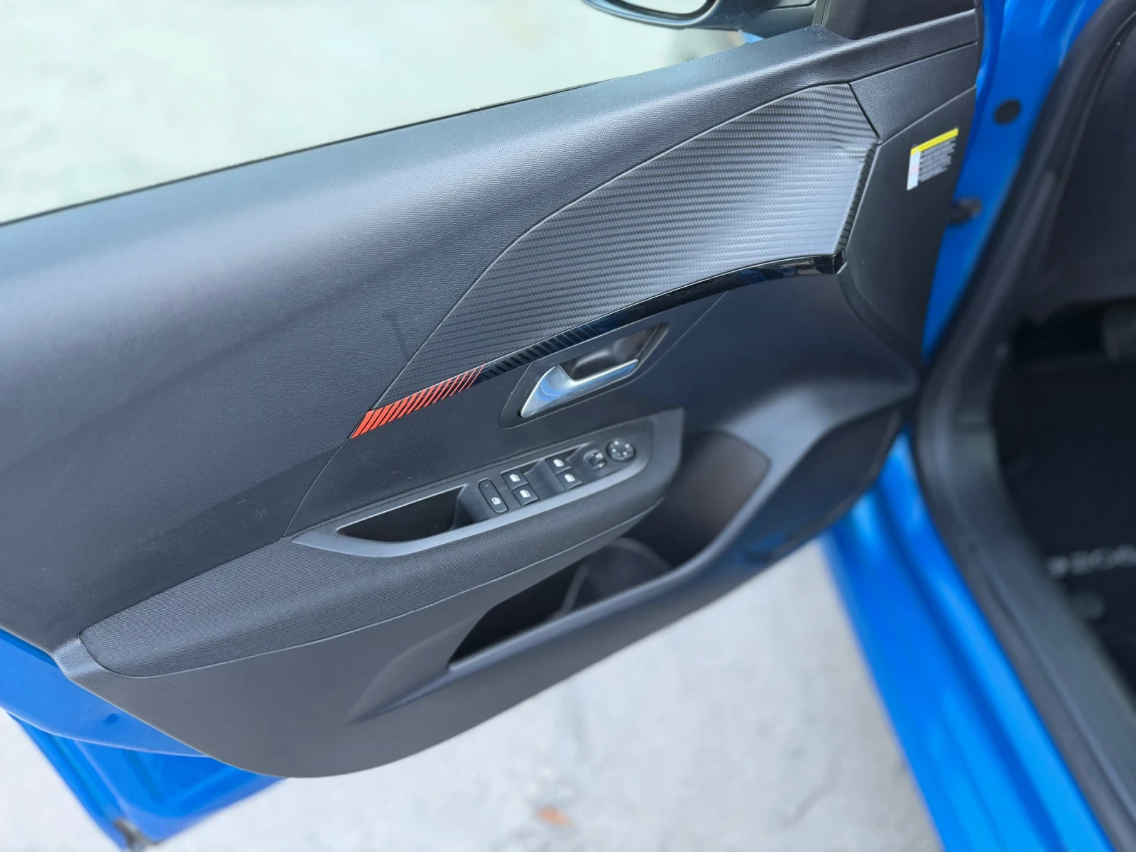 Peugeot 208 Electric drive, снимка 13 - Автомобили и джипове - 55421084