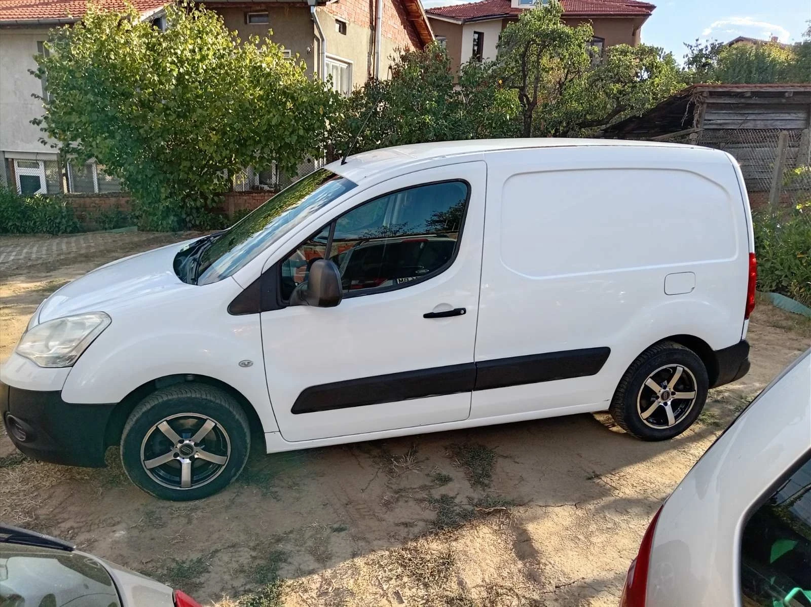Citroen Berlingo 1.6-E HDI-90кс Клима, снимка 3 - Автомобили и джипове - 56137665