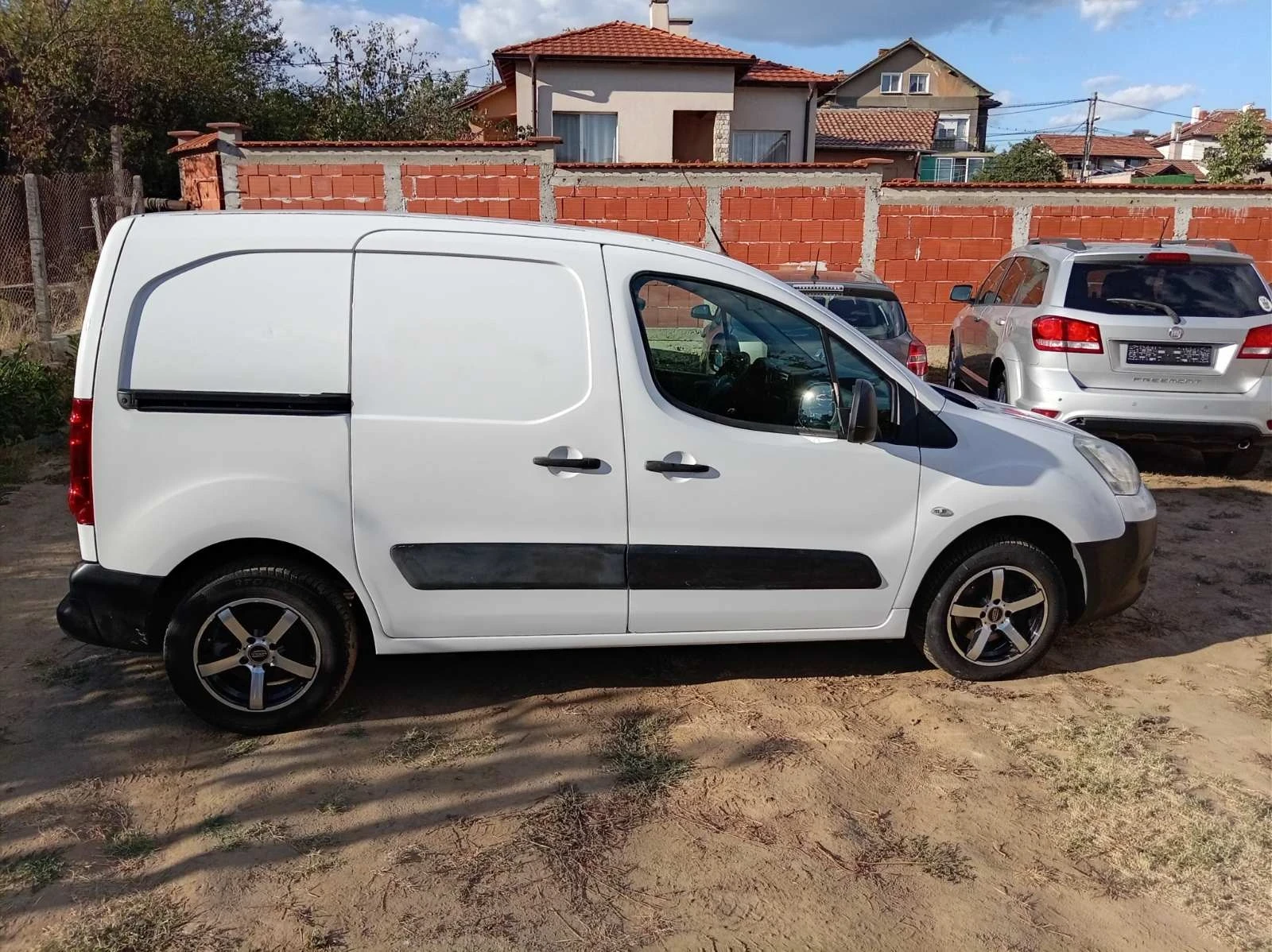 Citroen Berlingo 1.6-E HDI-90кс Клима, снимка 4 - Автомобили и джипове - 56137665