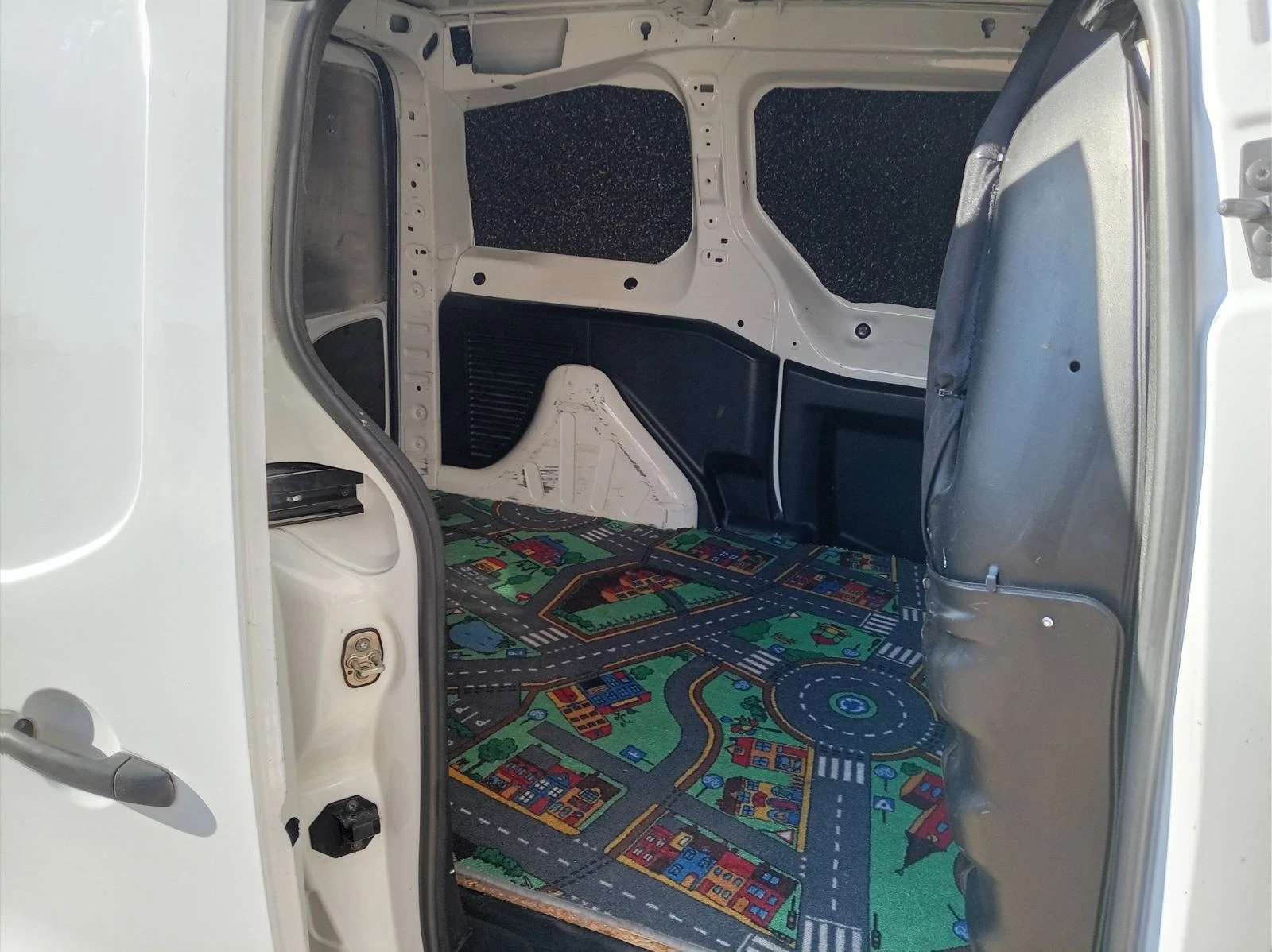 Citroen Berlingo 1.6-E HDI-90кс Клима, снимка 15 - Автомобили и джипове - 56137665