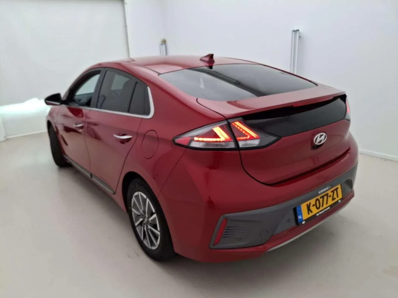Hyundai Ioniq 38 kWh Comfort LED Navi KeylessGo Camera , снимка 4 - Автомобили и джипове - 56322498