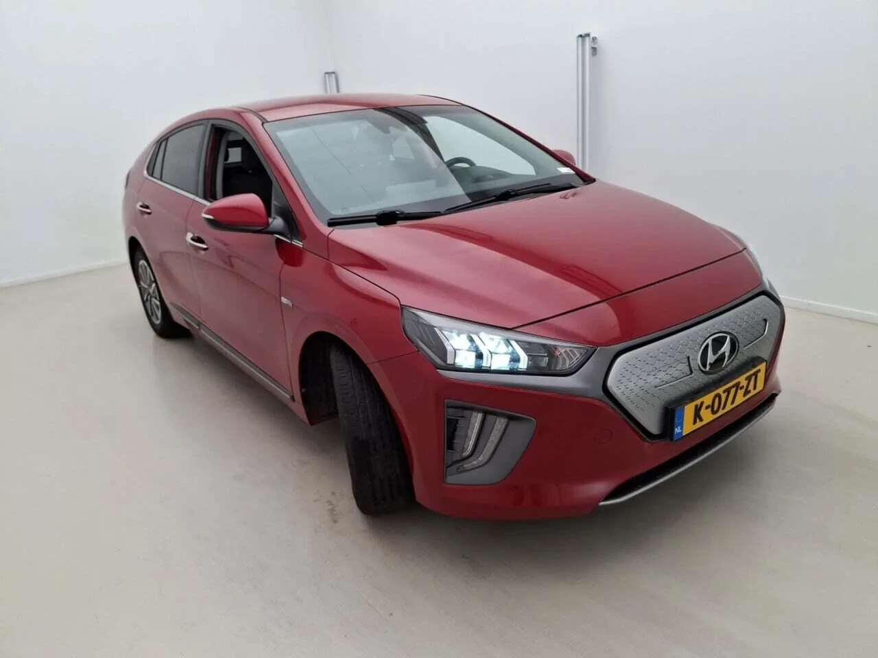 Hyundai Ioniq 38 kWh Comfort LED Navi KeylessGo Camera , снимка 2 - Автомобили и джипове - 56322498