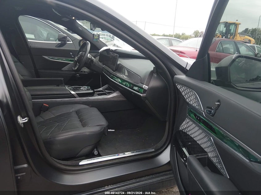 BMW i7 xDrive60, снимка 5 - Автомобили и джипове - 56424976