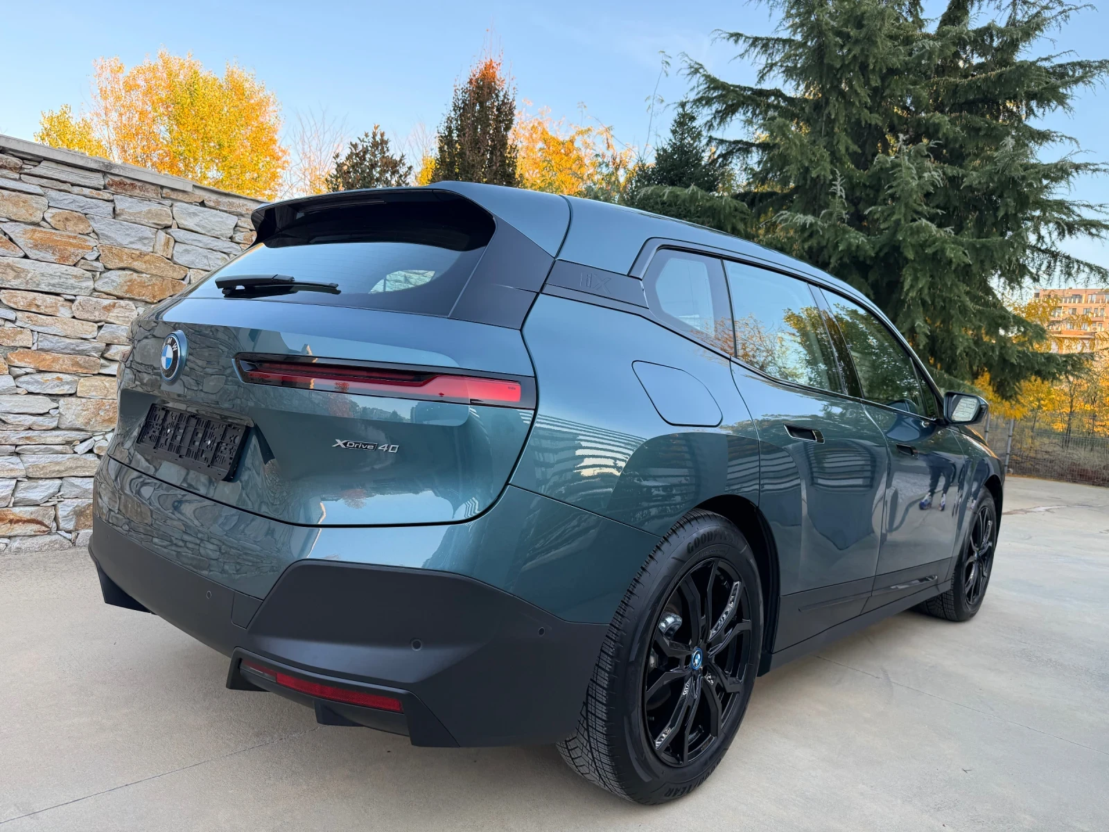 BMW iX xDrive40 4* 4 PREMIUM SUV/КАТО НОВА, снимка 5 - Автомобили и джипове - 56644121