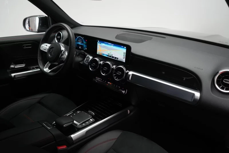 Mercedes-Benz GLB 220 d/8G-DCT/AMG-PACK/NAVI/TEMP/CAM/LANE/139D, снимка 7 - Автомобили и джипове - 51988699