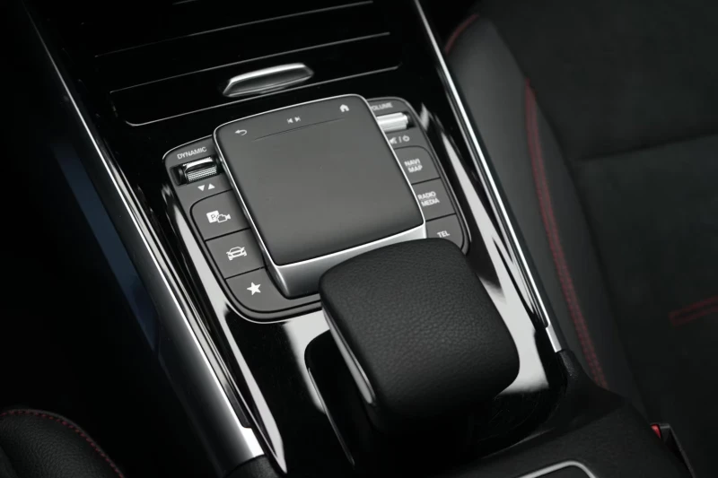 Mercedes-Benz GLB 220 d/8G-DCT/AMG-PACK/NAVI/TEMP/CAM/LANE/139D, снимка 9 - Автомобили и джипове - 51988699