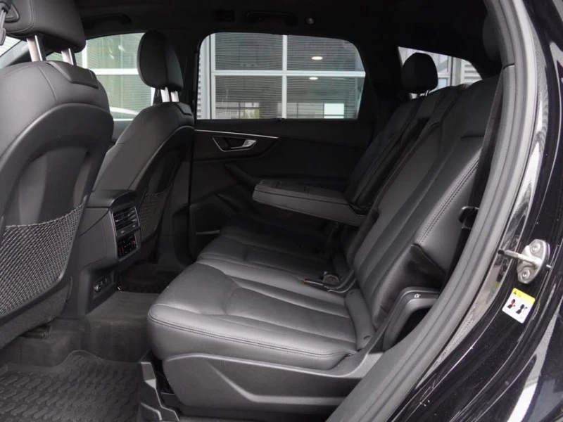 Audi Q7 Technik* S-Line* Distronic* Matrix* Пано* 6+ 1, снимка 12 - Автомобили и джипове - 52460232
