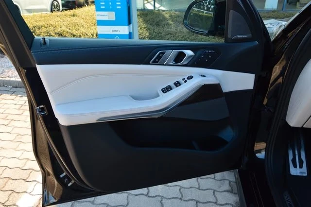 BMW X7 M60i xDrive/HUD/360/CRAFTED CLARITY/LED/SOFT CLOSE, снимка 6 - Автомобили и джипове - 56019488