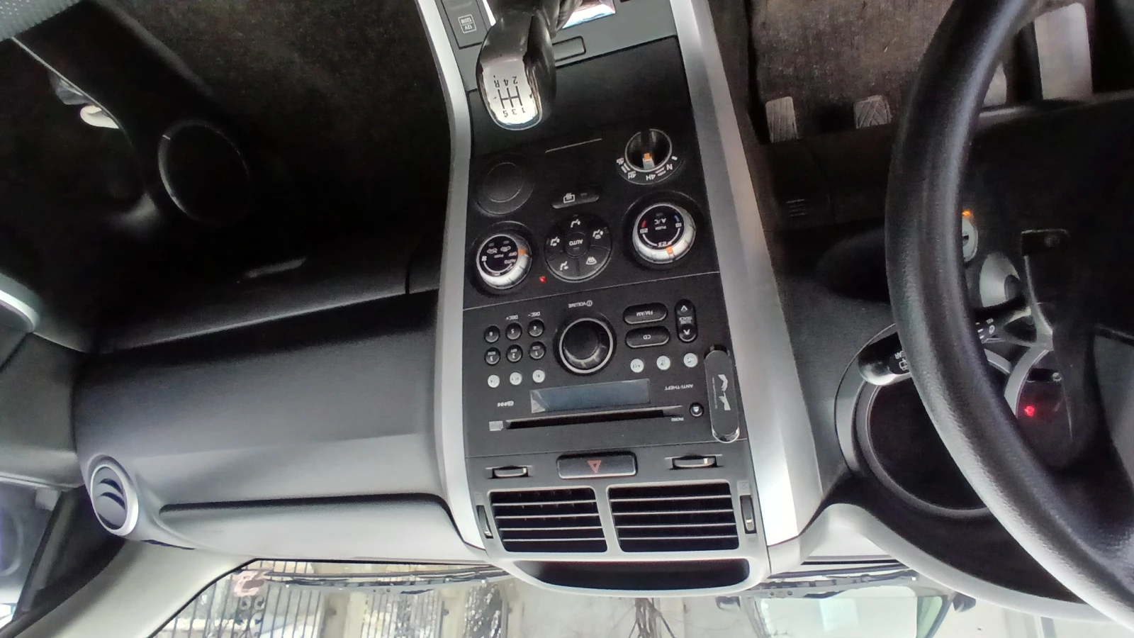 Suzuki Grand vitara 2.0i, снимка 11 - Автомобили и джипове - 53812815