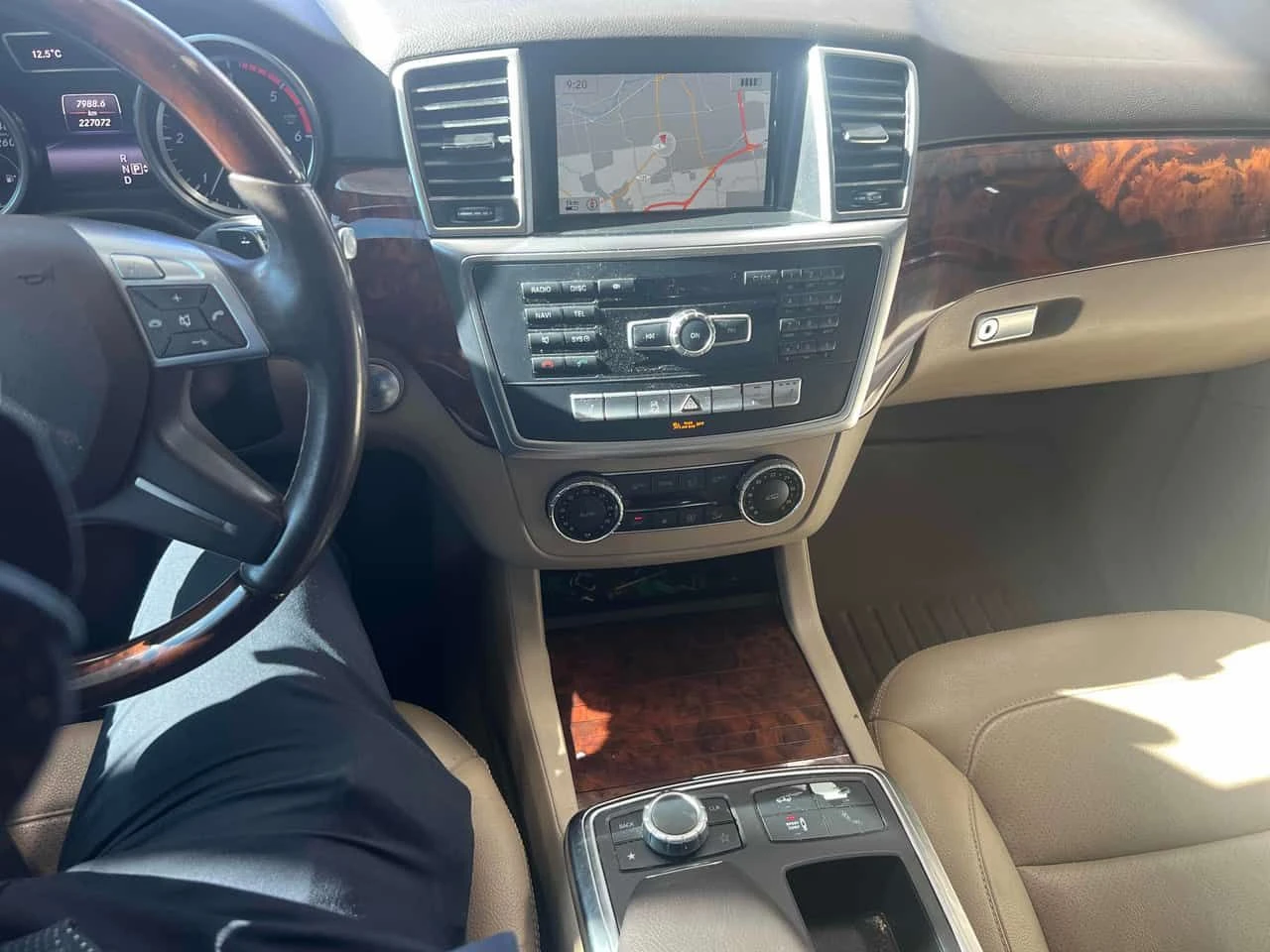 Mercedes-Benz ML 350 BlueTEC/ПОДГРЕВИ/360 КАМЕРИ/ПАНОРАМА/ОТ MERCEDES, снимка 9 - Автомобили и джипове - 54557098