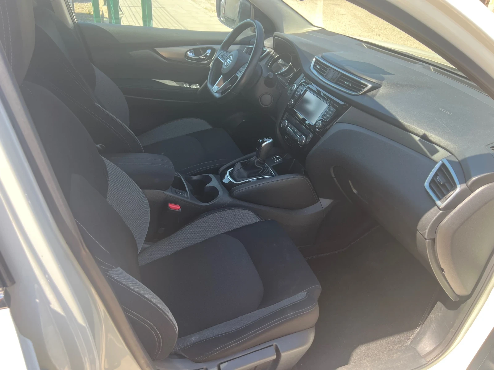 Nissan Qashqai 360^КАМЕРИ//ПОДГРЕВ//, снимка 9 - Автомобили и джипове - 55642761