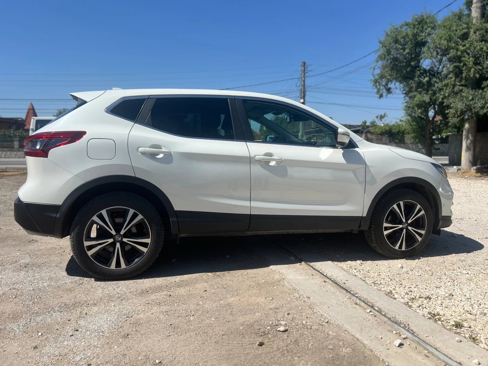 Nissan Qashqai 360^КАМЕРИ//ПОДГРЕВ//, снимка 6 - Автомобили и джипове - 55642761