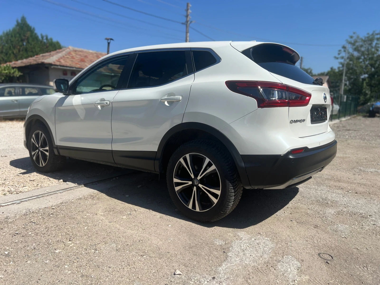 Nissan Qashqai 360^КАМЕРИ//ПОДГРЕВ//, снимка 4 - Автомобили и джипове - 55642761