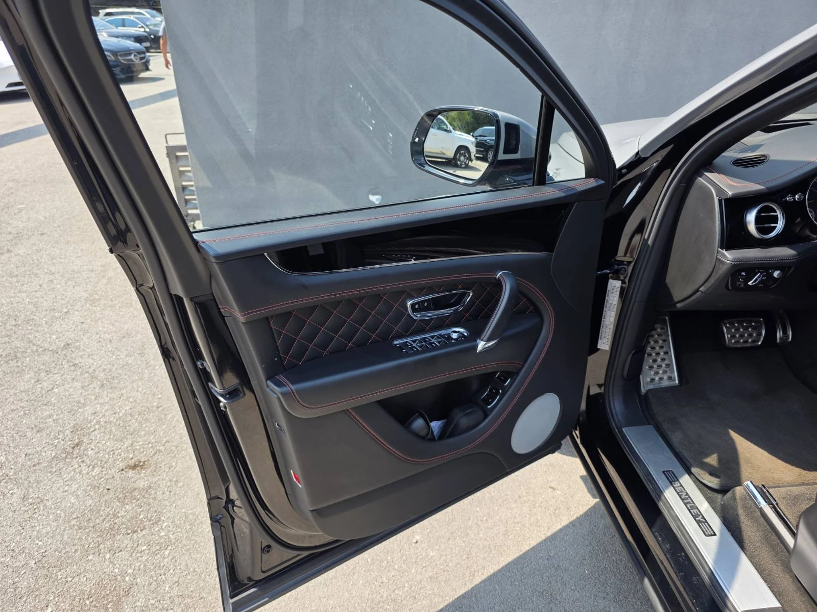 Bentley Bentayga 4.0L V8, снимка 8 - Автомобили и джипове - 55706542