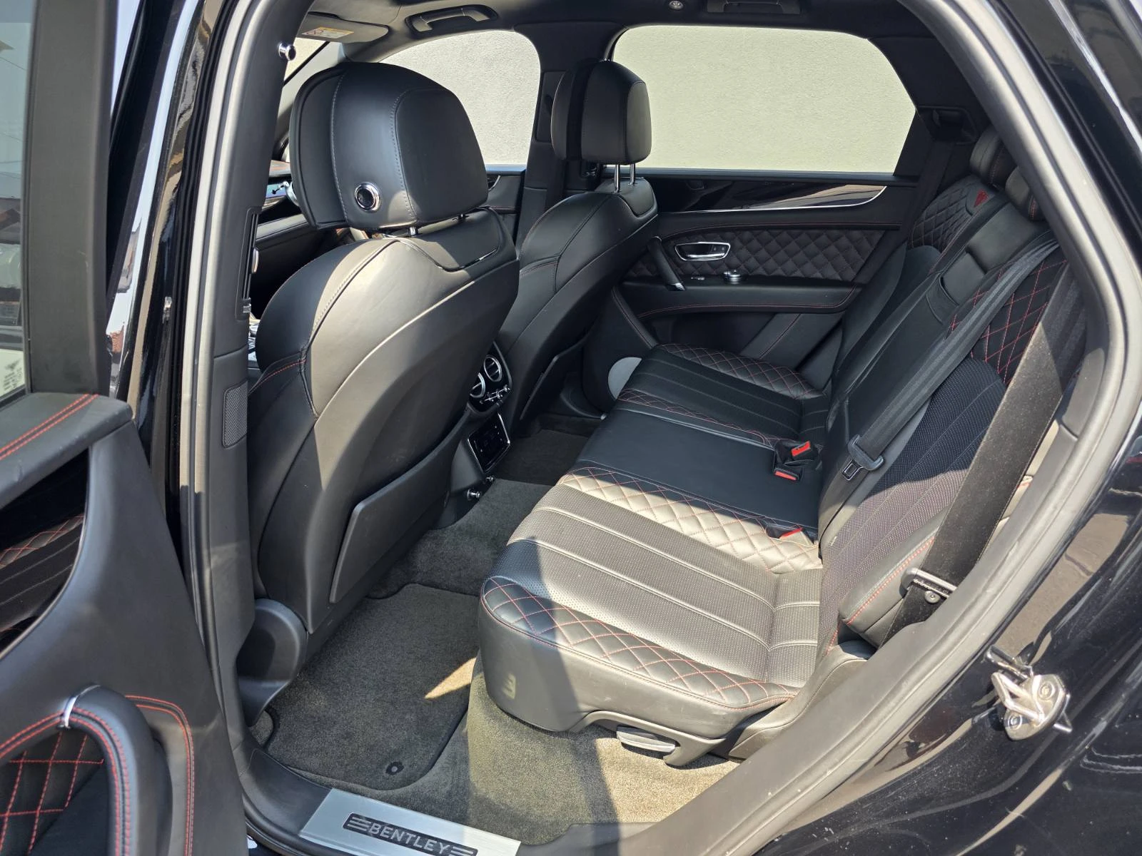 Bentley Bentayga 4.0L V8, снимка 16 - Автомобили и джипове - 55706542
