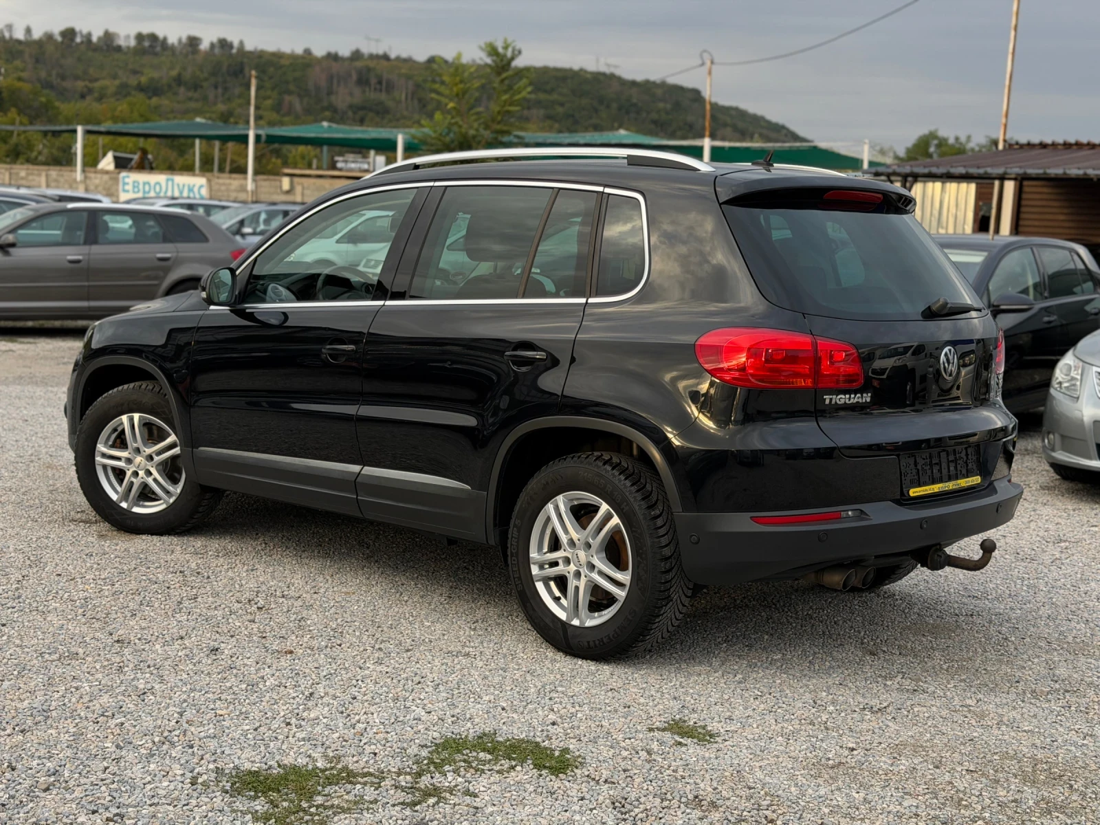 VW Tiguan 2.0TDI 140кс 6ск 4х4 ПОДГРЕВ, снимка 8 - Автомобили и джипове - 56271487