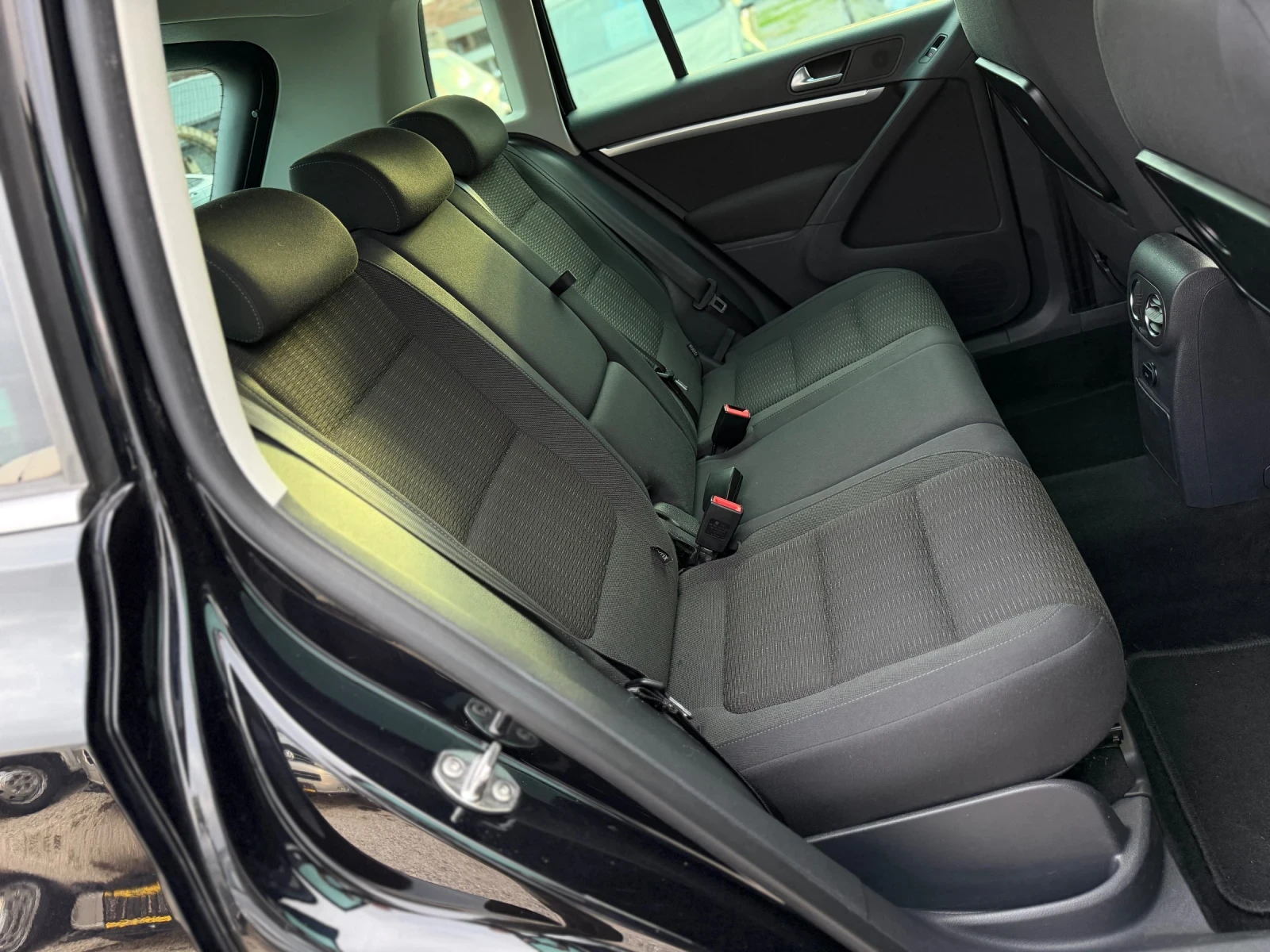 VW Tiguan 2.0TDI 140кс 6ск 4х4 ПОДГРЕВ, снимка 13 - Автомобили и джипове - 56271487