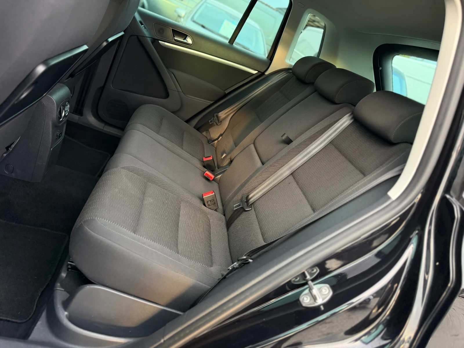 VW Tiguan 2.0TDI 140кс 6ск 4х4 ПОДГРЕВ, снимка 12 - Автомобили и джипове - 56271487