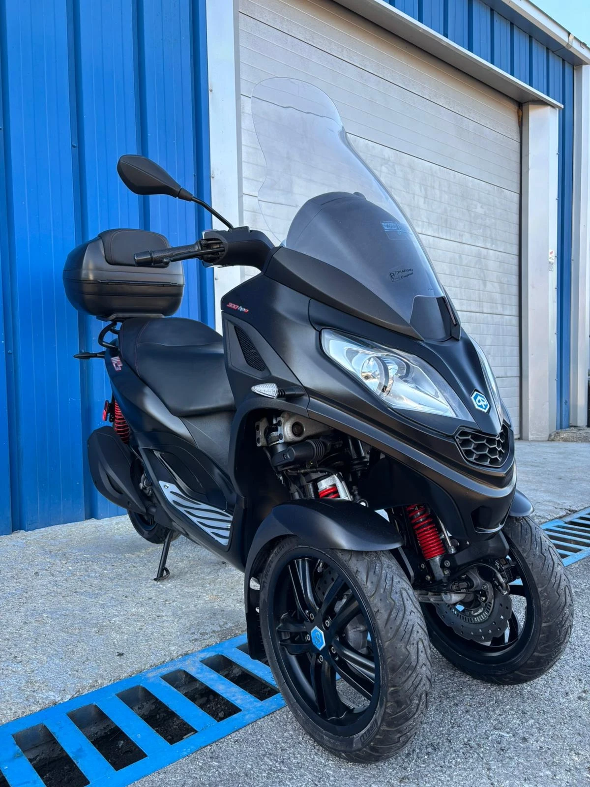 Piaggio Mp3 300i LT Sport ABS TC - изображение 2