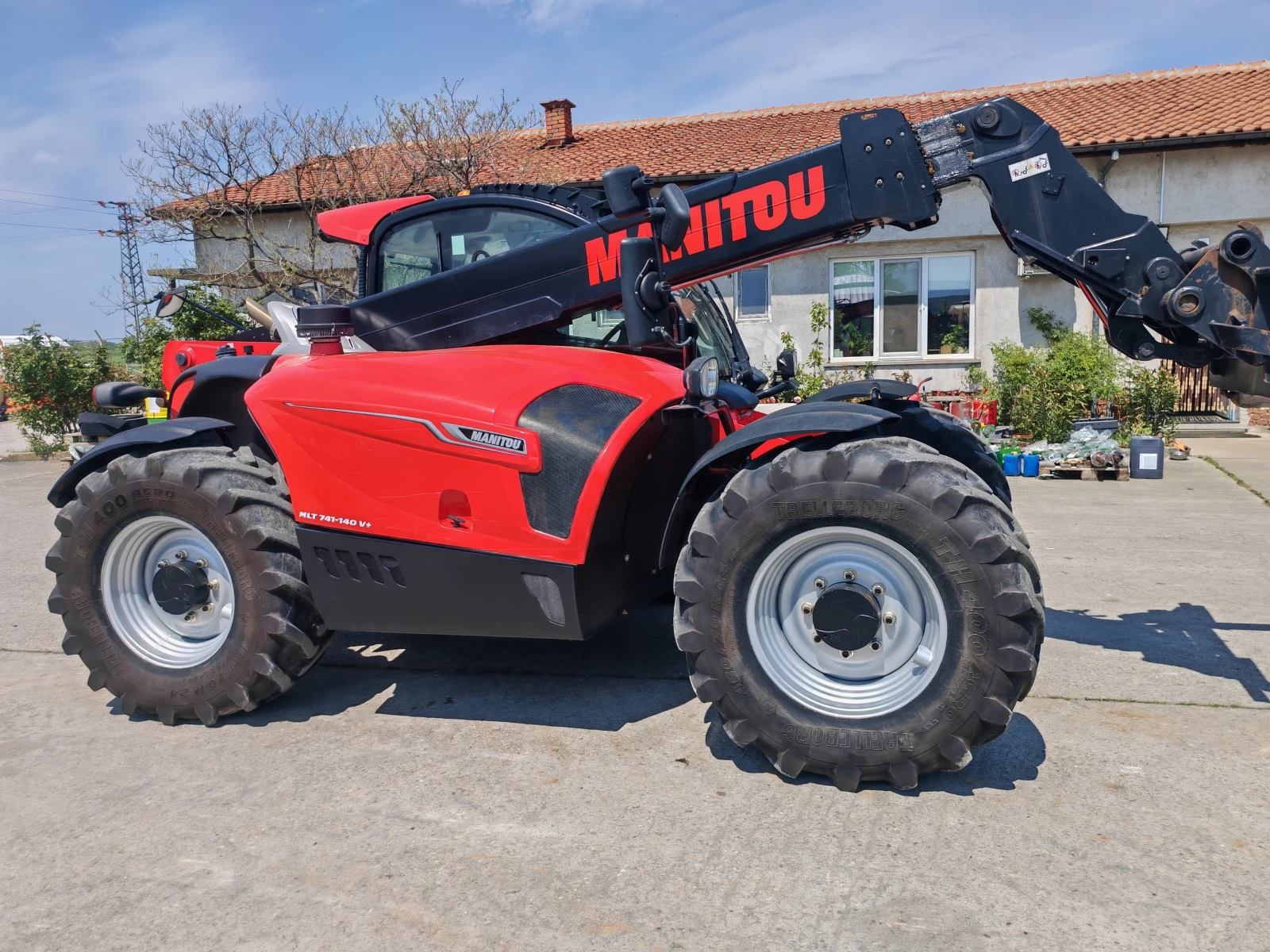 Телескопичен товарач Manitou MLT 741-140V+ лизинг с първоначална вноска 20 %