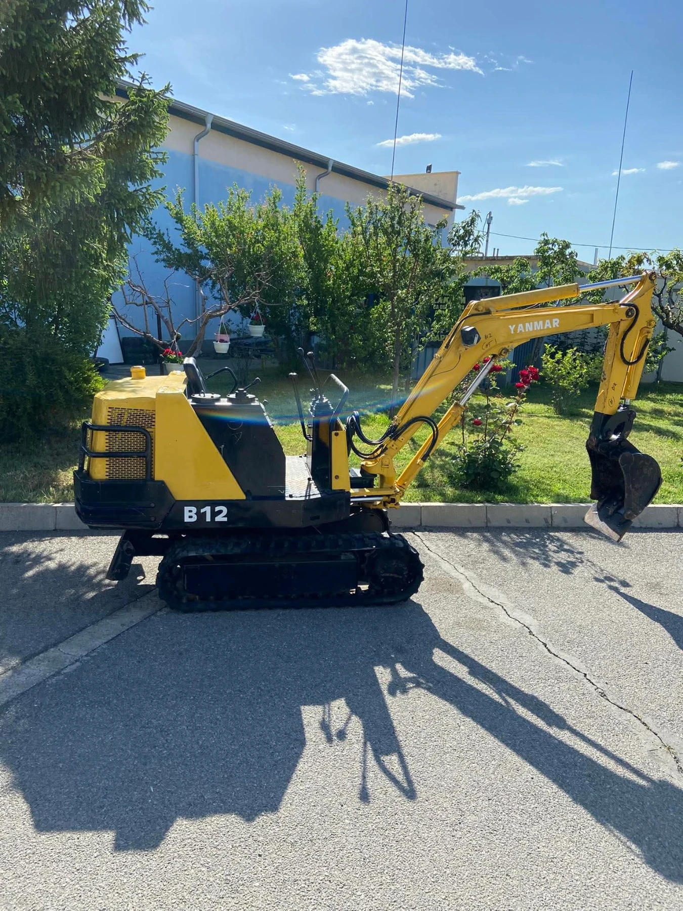 Багер Yanmar В12, снимка 2 - Индустриална техника - 54701376