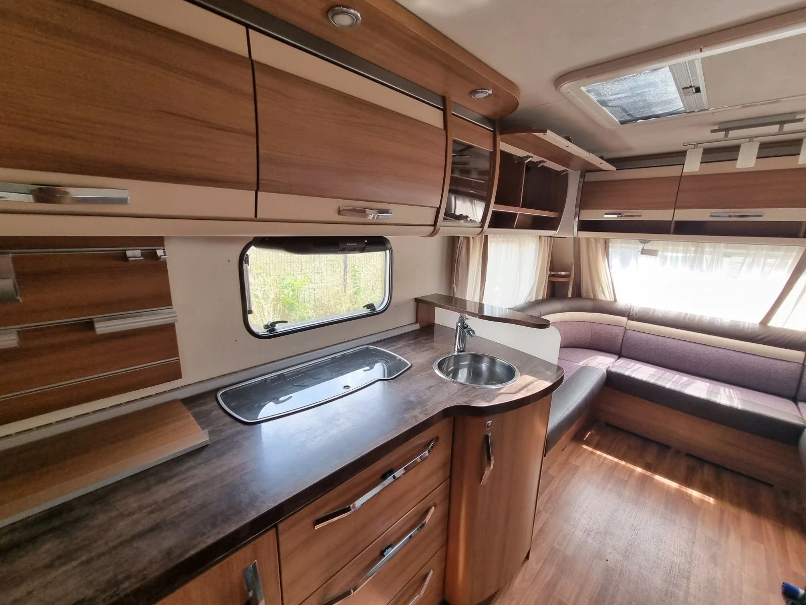 Каравана Knaus Knaus S?dwind Exclusive , снимка 8 - Каравани и кемпери - 53833271