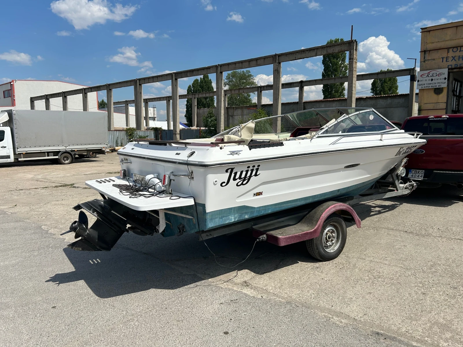 Моторна яхта Sea Ray Bowrider - изображение 4