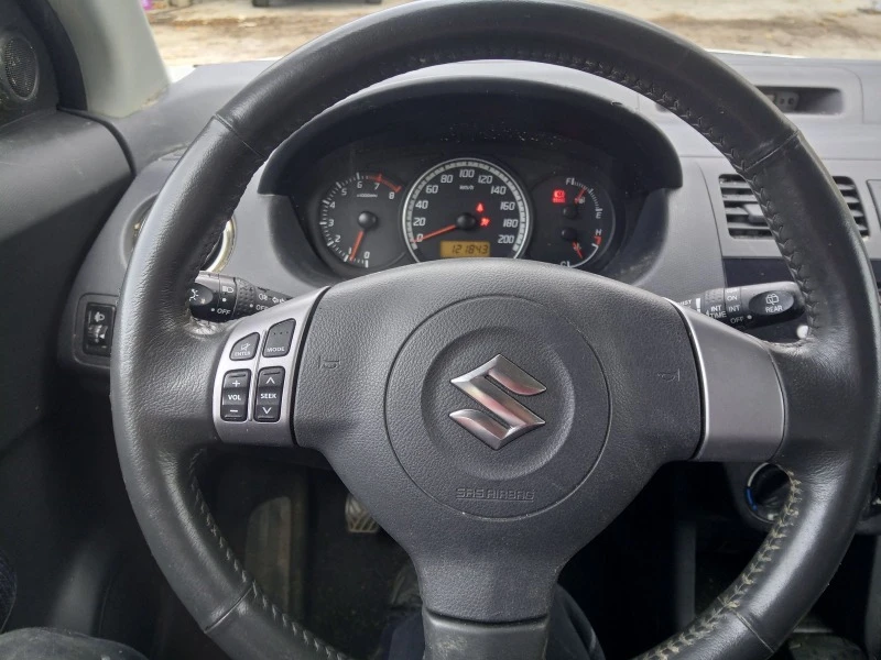 Suzuki Swift 1.3 4х4, снимка 9 - Автомобили и джипове - 38600998