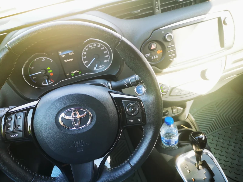 Toyota Yaris 1.5VVi-i Hybrid e-CVT, снимка 9 - Автомобили и джипове - 47085532