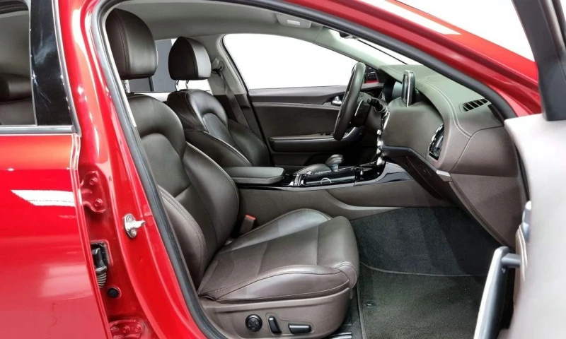 Kia Stinger 2.0 Turbo 2WD * НАЙ-ДОБРА ЦЕНА В БЪЛГАРИЯ* , снимка 9 - Автомобили и джипове - 51965310