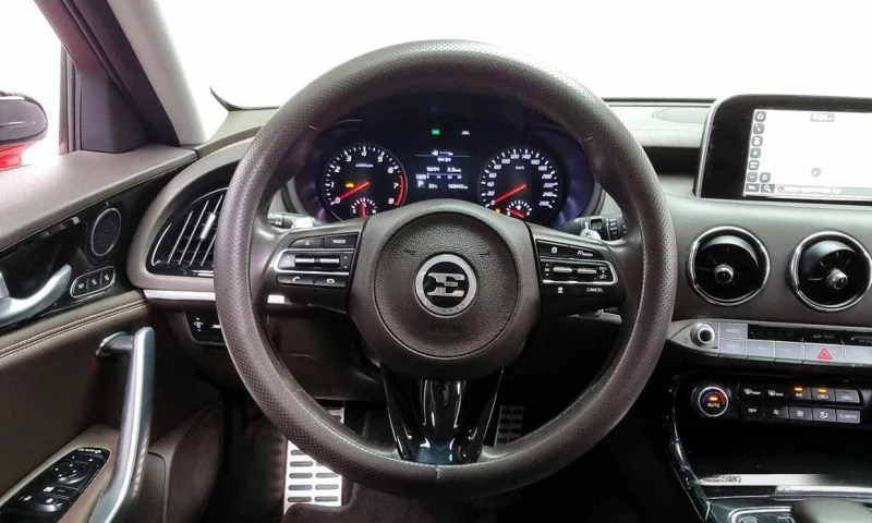 Kia Stinger 2.0 Turbo 2WD * НАЙ-ДОБРА ЦЕНА В БЪЛГАРИЯ* , снимка 11 - Автомобили и джипове - 51965310