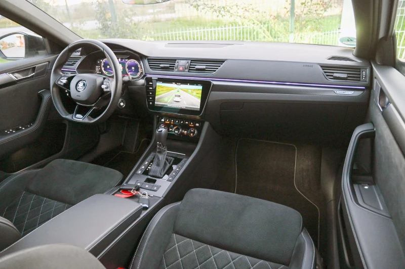 Skoda Superb 2.0TDI* Sportline* КАМЕРА* ACC* 80000КМ* Germany, снимка 8 - Автомобили и джипове - 52238475