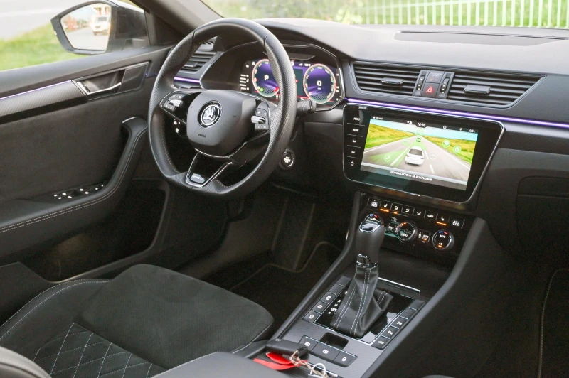 Skoda Superb 2.0TDI* Sportline* КАМЕРА* ACC* 80000КМ* Germany, снимка 13 - Автомобили и джипове - 52238475